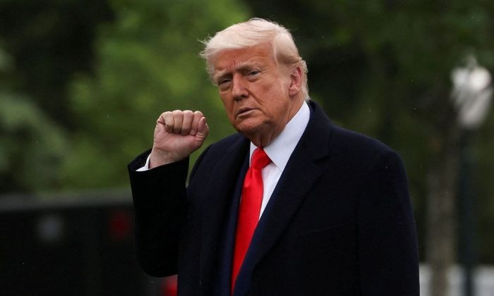 Trump pide "nombres y países" de los estudiantes extranjeros en Harvard