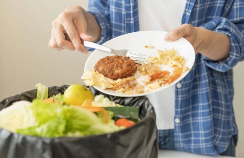 Se desechan más de 16 toneladas de alimentos: proponen una ley para frenarla