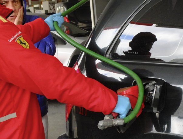 Por segundo mes, aumentó la venta de combustible