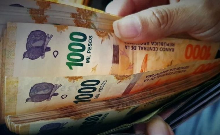 El salario mínimo real cayó 32% y se ubicó por debajo del 2001