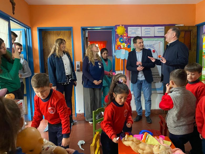 Entregaron netbooks e inauguraron nuevas aulas en escuelas de la región