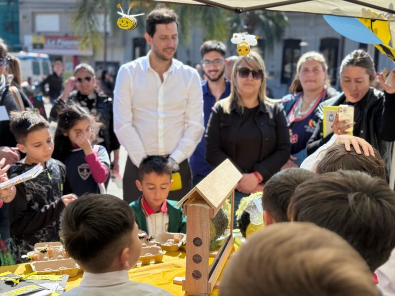 Villa Nueva celebró la 57° Feria de Ciencias con una multitud en la plaza