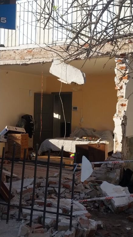 Una pérdida de gas hizo explotar una casa y hay una persona herida 