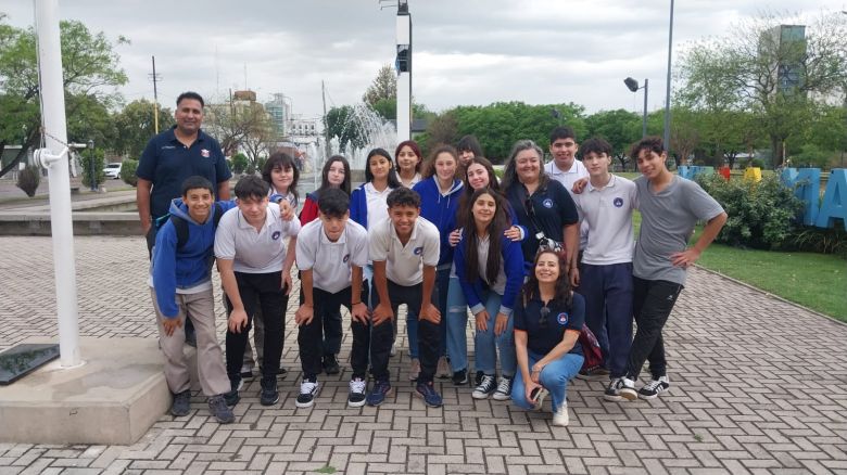 Alumnos de Colonia Marina Exploraron la Producción Láctea y la Robótica en Villa María