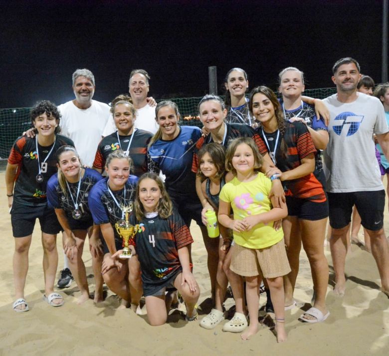 Cief se qued&oacute; con el torneo femenino nocturno de Handball Beach 
