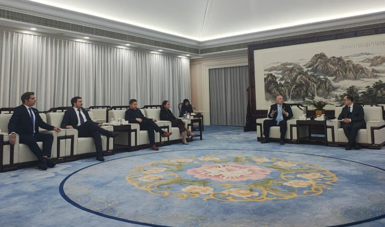 Accastello mantuvo una reuni&oacute;n de trabajo junto a una importante entidad de cooperaci&oacute;n internacional