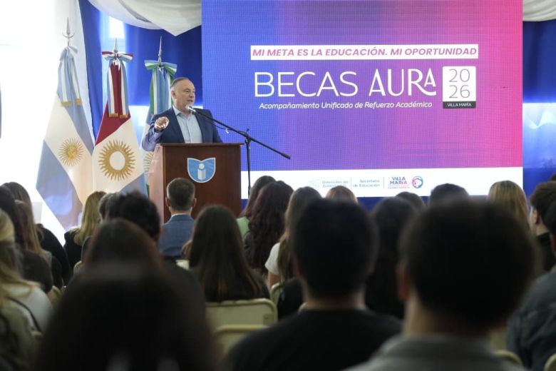 El municipio entreg&oacute; 300 becas A.U.R.A a estudiantes de nivel superior
