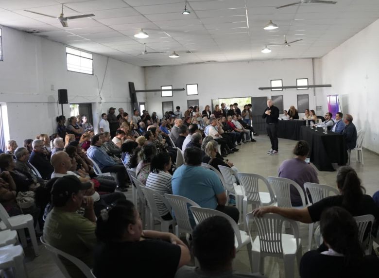 70 familias de barrio San Nicol&aacute;s accedieron a la escritura de sus viviendas