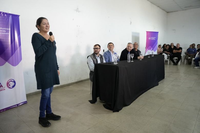 70 familias de barrio San Nicol&aacute;s accedieron a la escritura de sus viviendas