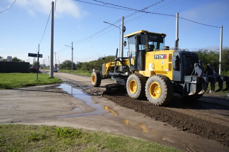 Avanzan las tareas de reacondicionamiento de calles de tierra y bacheo