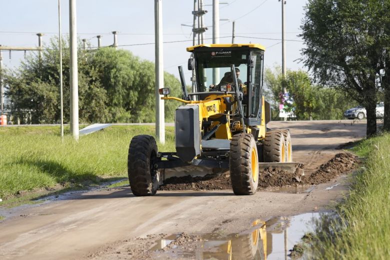 Avanzan las tareas de reacondicionamiento de calles de tierra y bacheo