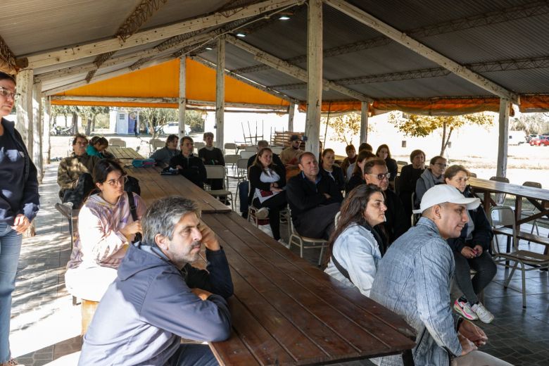 La Escuela Granja entreg&oacute; m&aacute;s de 400 kits de semillas oto&ntilde;o-invierno