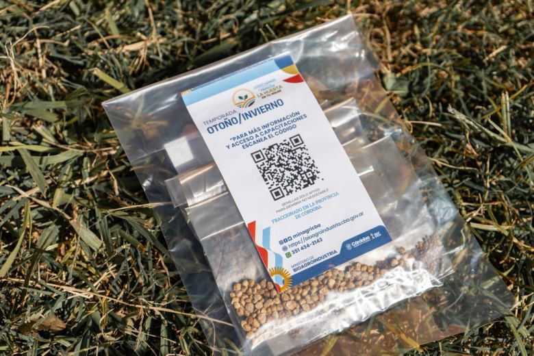 La Escuela Granja entreg&oacute; m&aacute;s de 400 kits de semillas oto&ntilde;o-invierno
