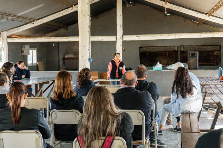 La Escuela Granja entreg&oacute; m&aacute;s de 400 kits de semillas oto&ntilde;o-invierno