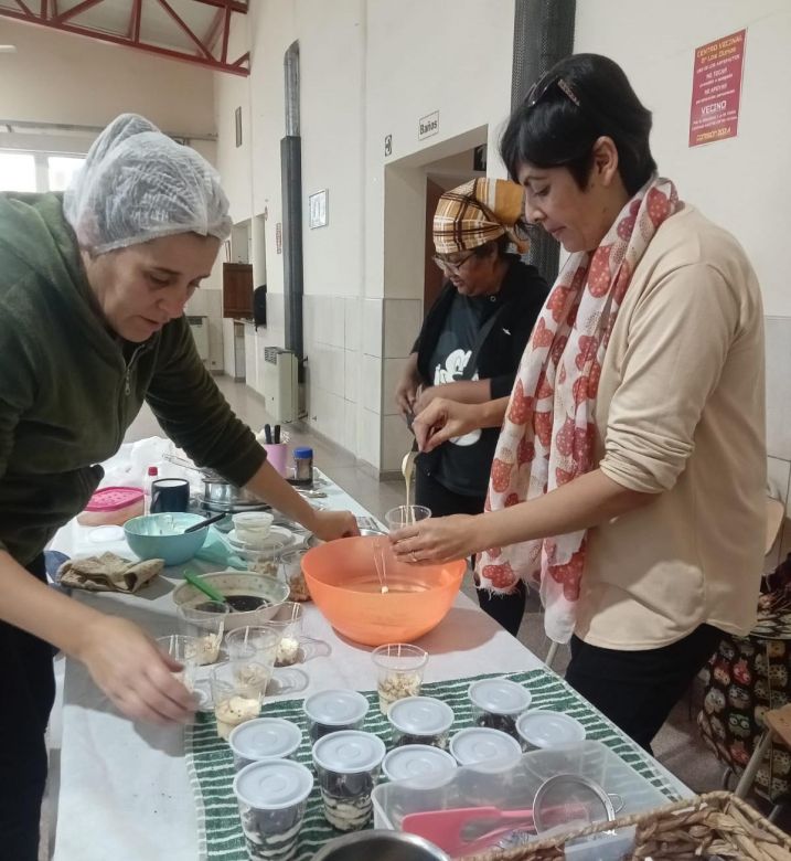 Taller de Panificaci&oacute;n y Pasteler&iacute;a impulsa la formaci&oacute;n laboral de 45 vecinos