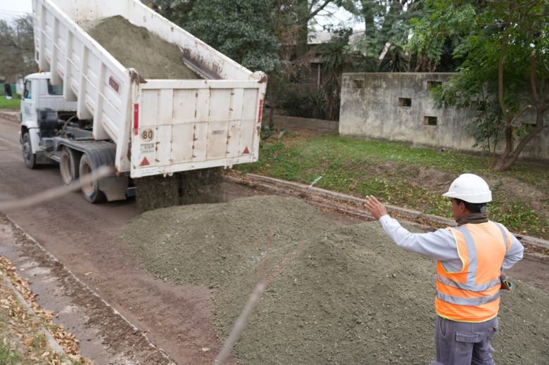 Comenzaron obras para pavimentar 19 cuadras en barrio Barrancas del R&iacute;o