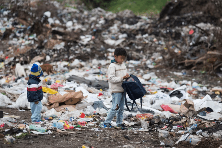 La pobreza infantil cay&oacute; a su nivel m&aacute;s bajo desde 2018, pero UNICEF advierte un rebote