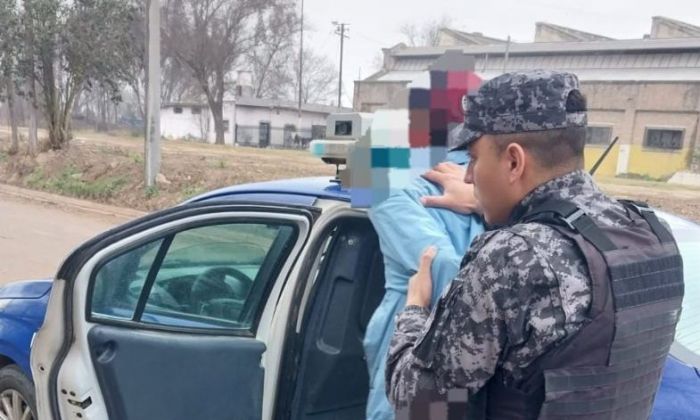 Detienen a un hombre tras atrincherarse en una casa en barrio Las Playas