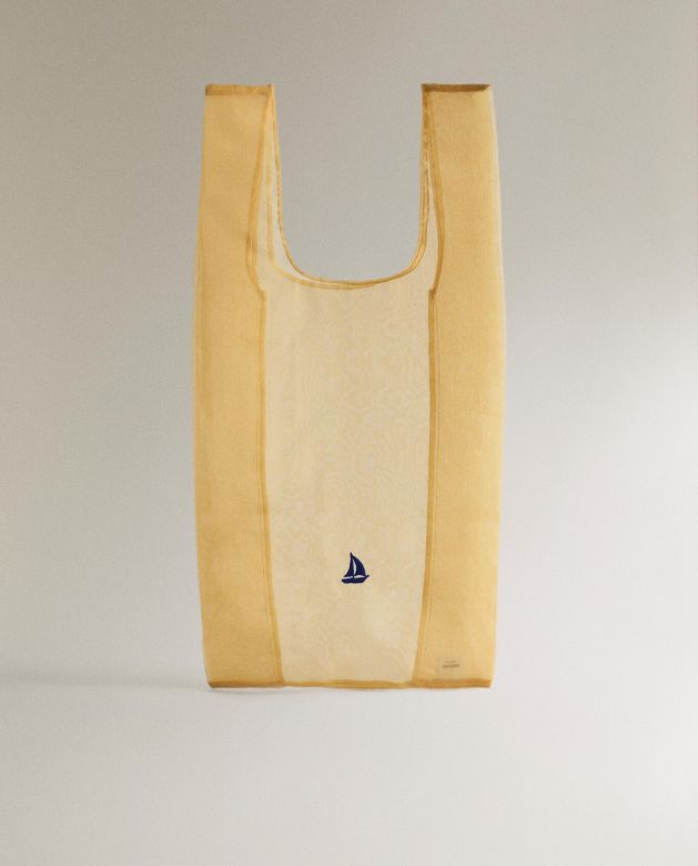 Zara Home reinventa la bolsa de abuela y la convierte en el accesorio m&aacute;s deseado del verano