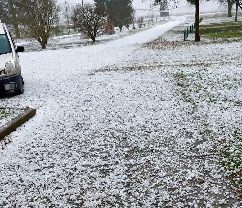 Granizo y tormentas fuertes: la piedra sorprendi&oacute; a vecinos en Marcos Ju&aacute;rez y otras localidades