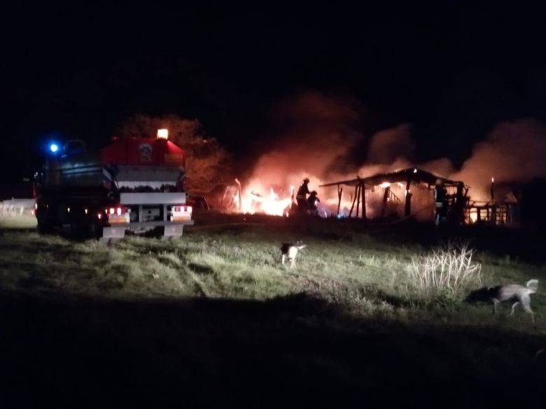 Se incendió una vivienda en Villa Nueva 