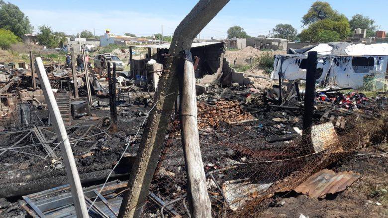 Villa Nueva: familia pide ayuda tras perder todo en un incendio 