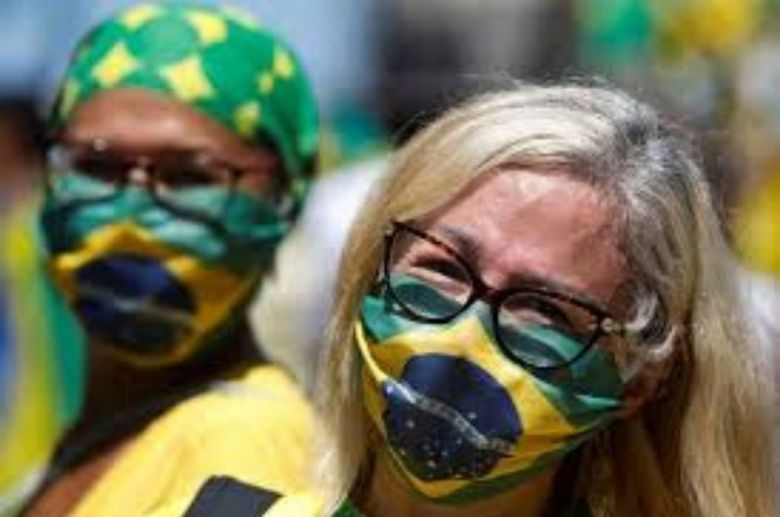 Brasil vuelve a imponer el uso de barbijos en aeropuertos y aviones por rebrote de Covid 19