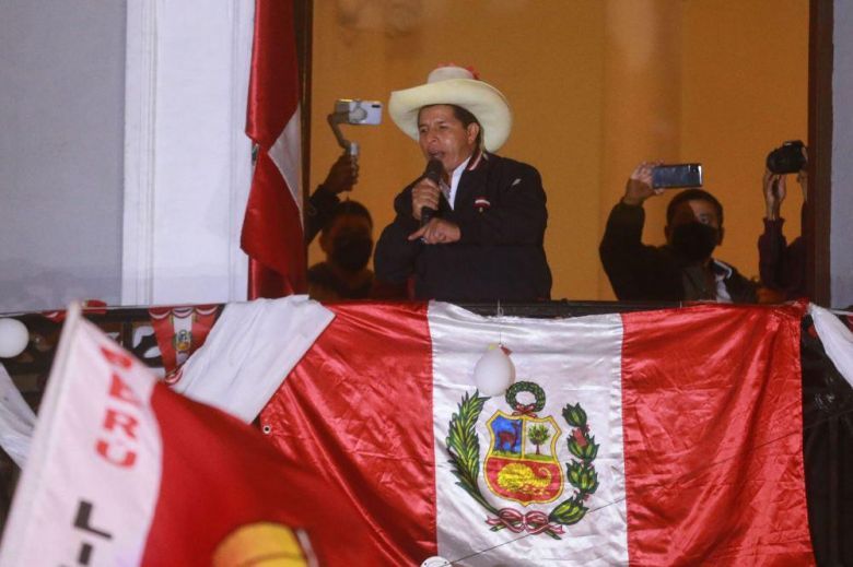 Perú: Congreso desplazó a Castillo y tomará juramento a la vicepresidenta