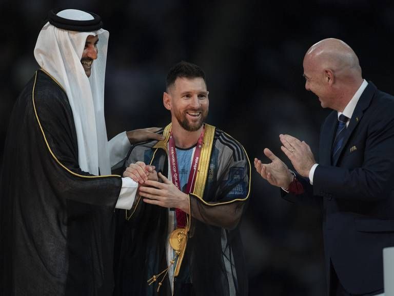 ¿Qué significa la túnica que le pusieron a Messi?