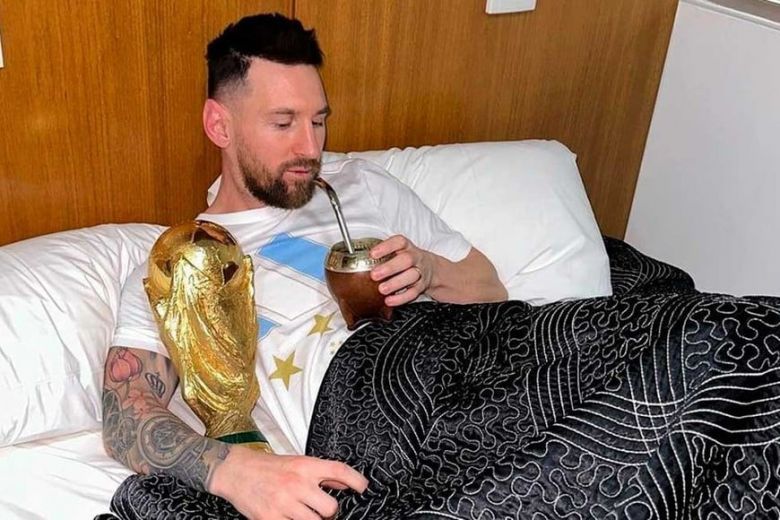 Messi durmió con la Copa del Mundo tras la llegada a la Argentina 