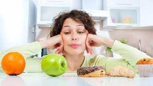 Cinco mentiras sobre alimentos que adelgazan o desintoxican