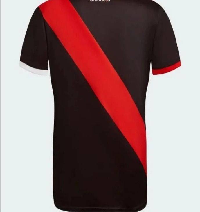 Se conoció la nueva camiseta alternativa de River: será negra con banda roja