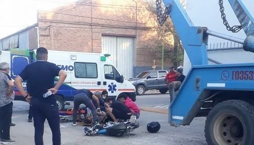 Un motociclista perdió la vida tras colisionar con un camión