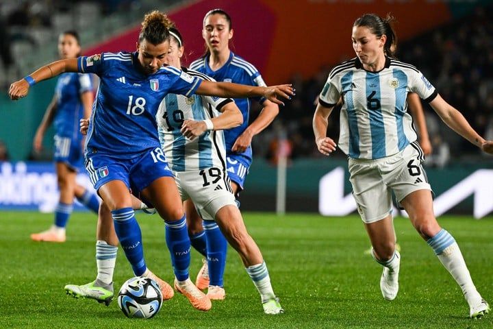 Fútbol femenino: Argentina cayó 1-0 con Italia en su debut mundialista