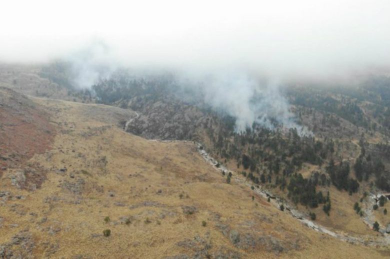 Cerro Uritorco: lograron contener 80% del incendio 