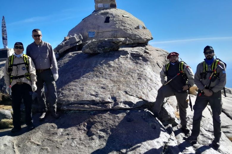 Ambiente restauró las piedras vandalizadas del cerro Champaquí