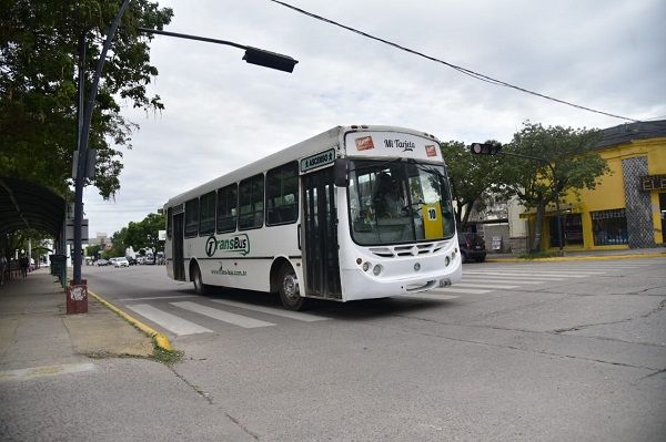 Continúa el paro del transporte urbano en Villa María