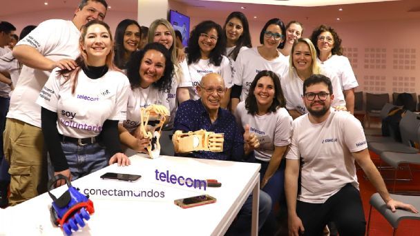 Voluntarios de Telecom entregaron prótesis gratuitas en Córdoba