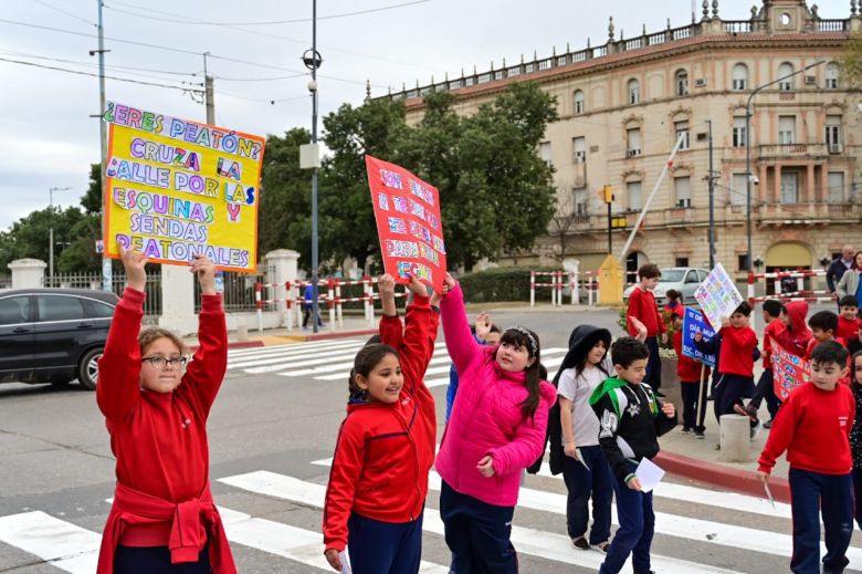 Niños intervinieron las calles de la ciudad para promover la conciencia  vial