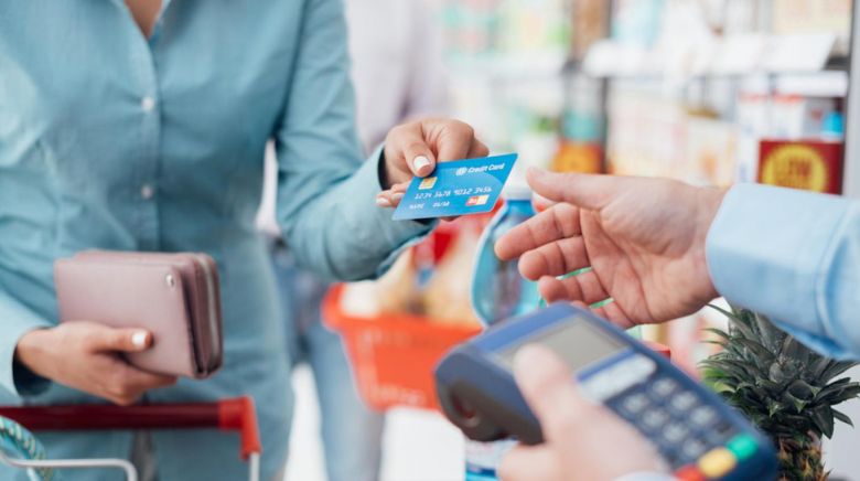 Consumo: el uso de la tarjeta de crédito superó al efectivo como medio de pago 