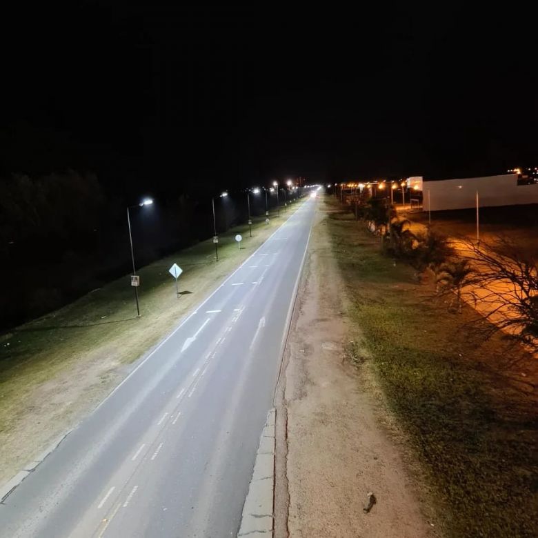 Ya están funcionando las 80 nuevas luminarias led en el acceso desde Autopista 9 por ruta nacional 158