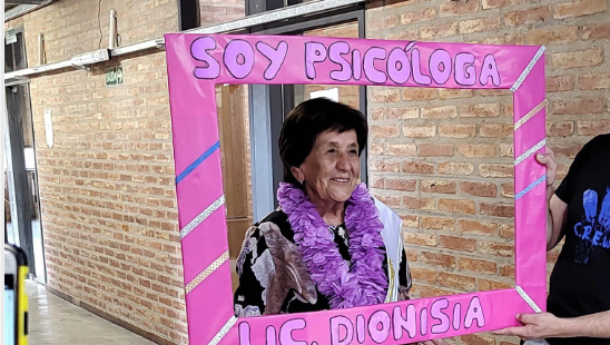 Dionisia Guzmán: la mujer que se recibió a los 87 de años y es un ejemplo de vida