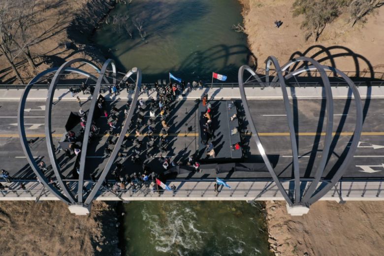 Realizarán un simulacro de accidente en el puente Juan Bautista Bustos