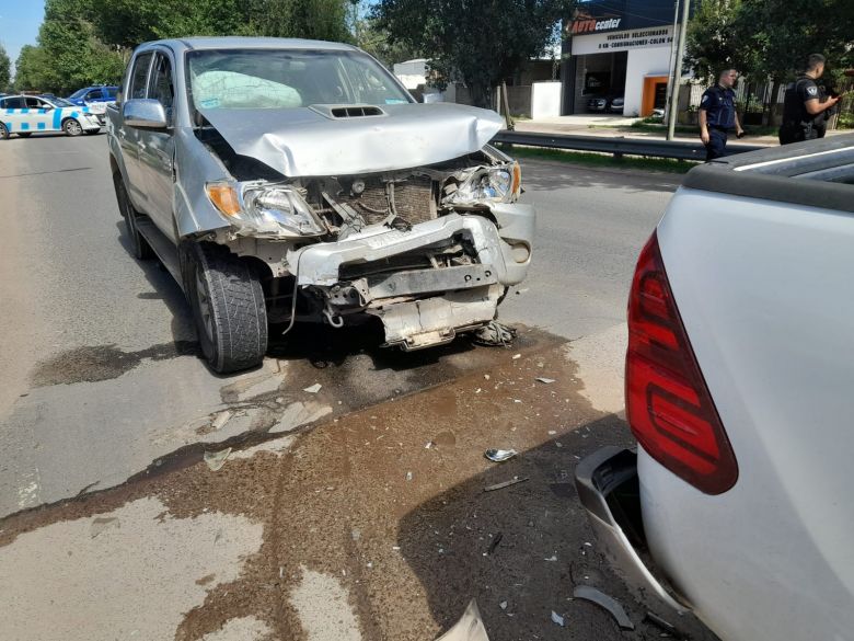Accidente en cadena: chocaron dos camionetas y un automóvil