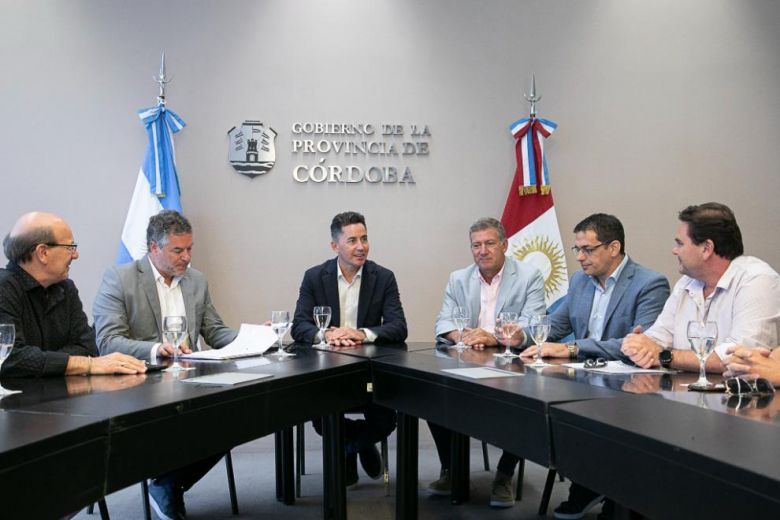 El ministro Manuel Calvo recibió a intendentes de la región