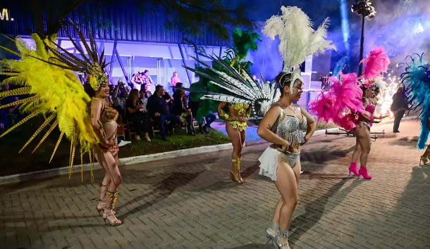 Junto a los Tekis, finalizaron los Carnavales Gigantes en Villa Nueva