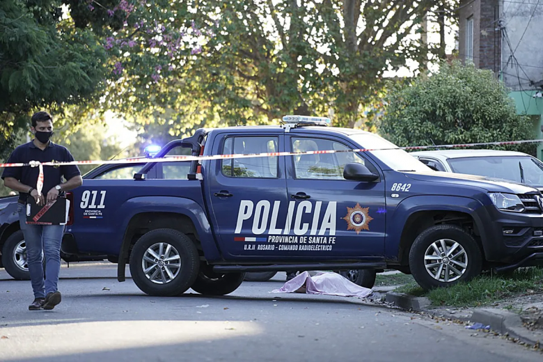 Rosario bajo fuego y ataques con sellos mafiosos
