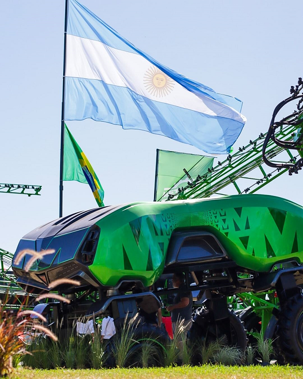 Metalfor presentó una nueva  máquina autónoma que quiere revolucionar la forma de trabajar en el agro