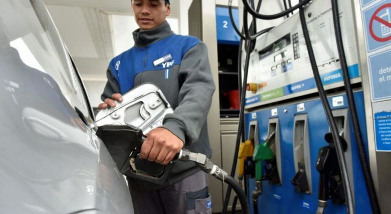 Aumenta la nafta: cuánto cuesta el litro de súper en YPF desde el 1° de abril